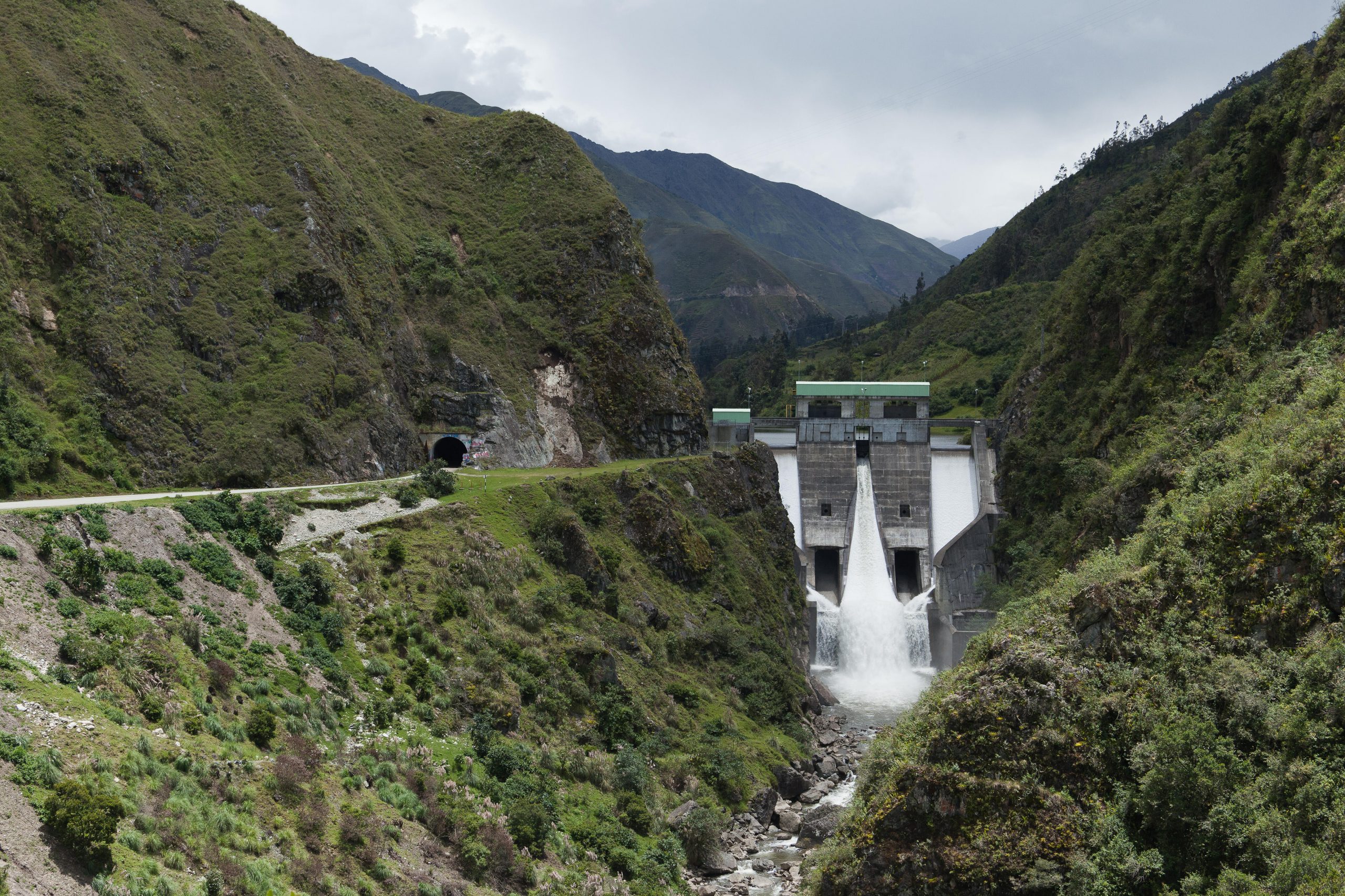 Central hidroelectrica Yuncan